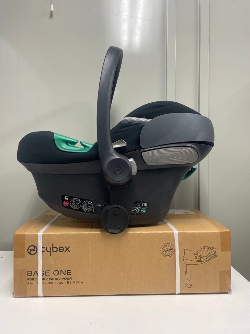 Cybex Base One 車用チャイルドシート