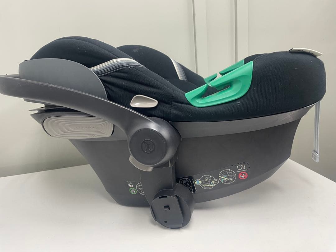 Cybex Base One 車用チャイルドシート