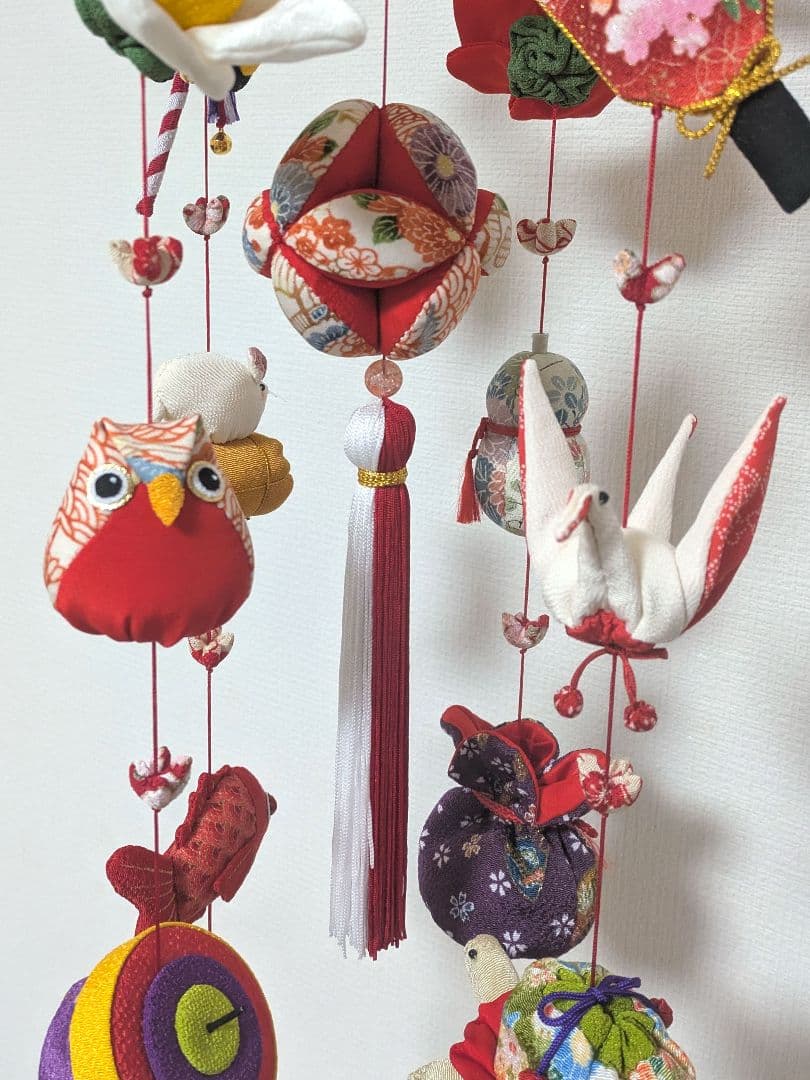 【 縁起物の吊るし飾り 】ちりめん細工 輪飾り さげもん お正月 お祝い