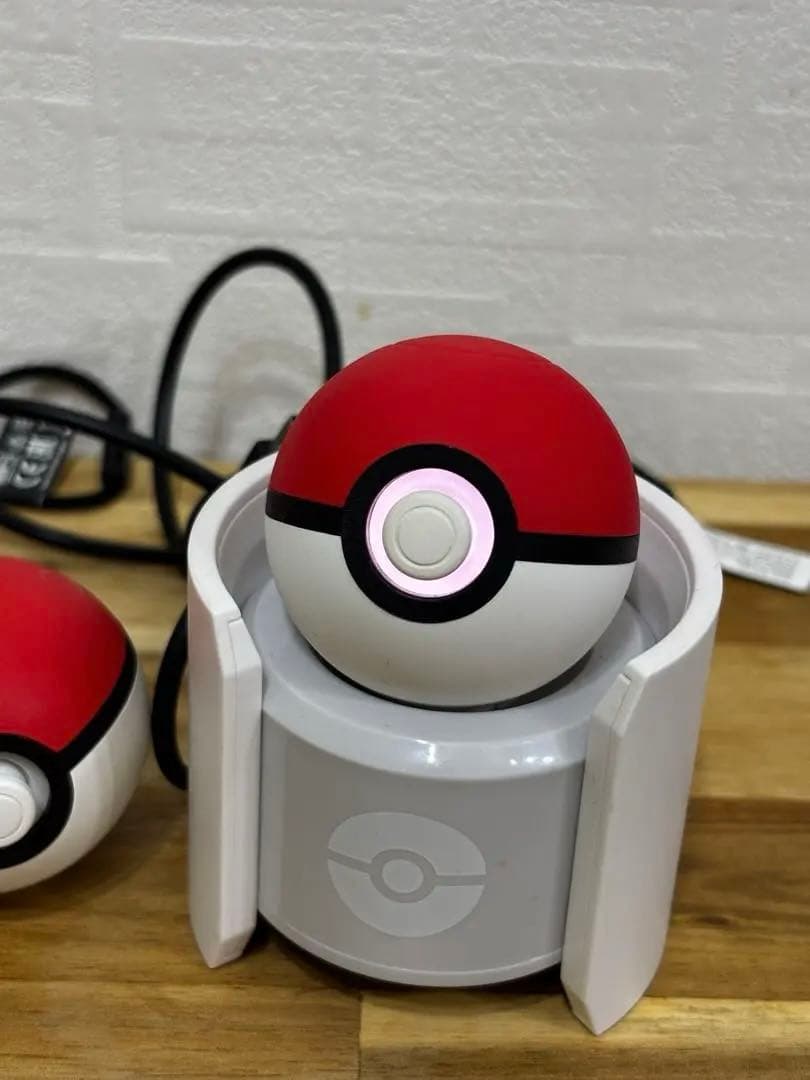 【激レア/ミュウ1体入り】モンスターボール Plus2個＋充電スタンド＋ケース付