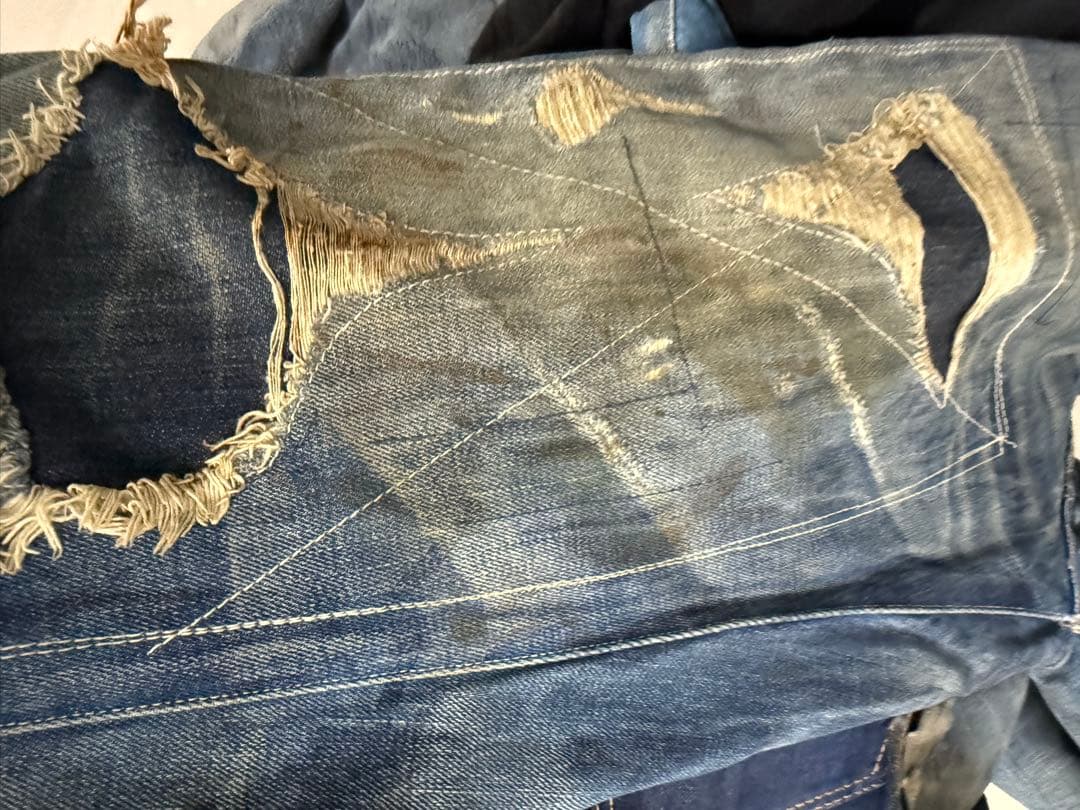 リーバイスダメージ加工デニム