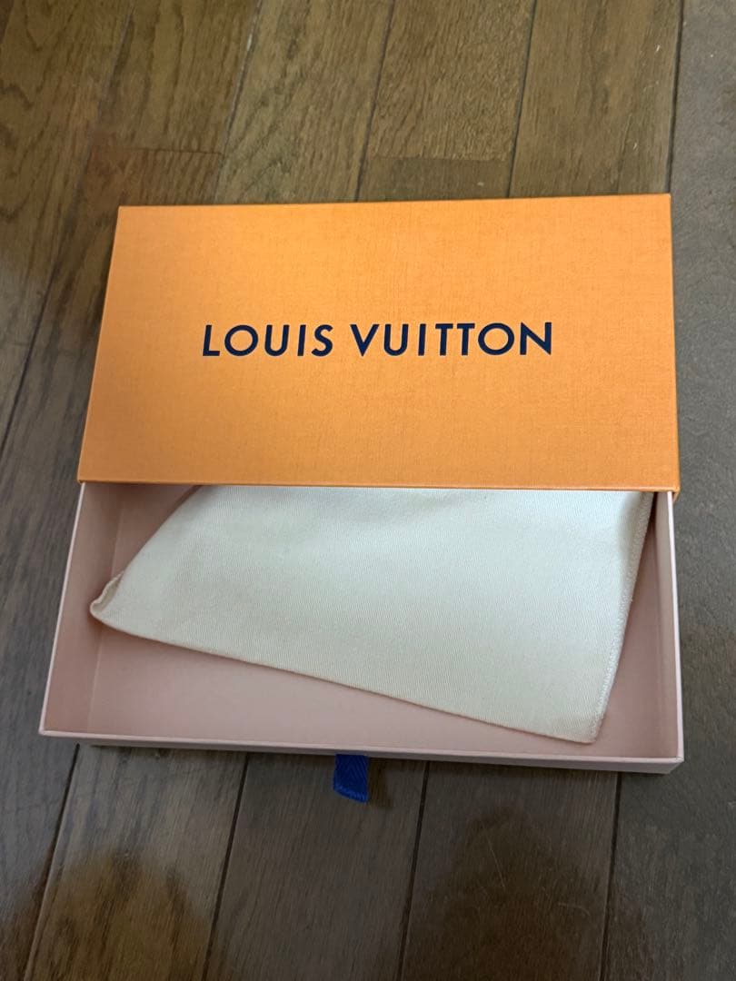 Louis Vuitton マヒナ長財布 ブラック