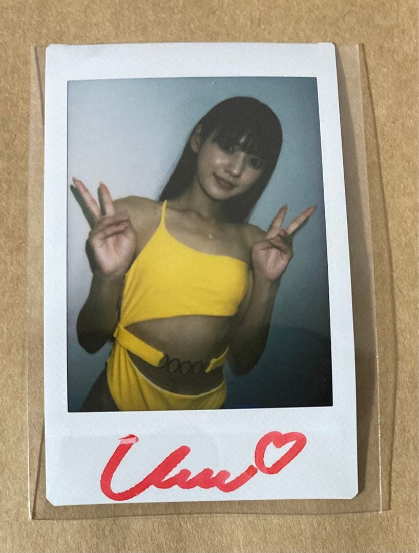 八掛うみ 直筆サイン入り チェキ③ - メルカリ