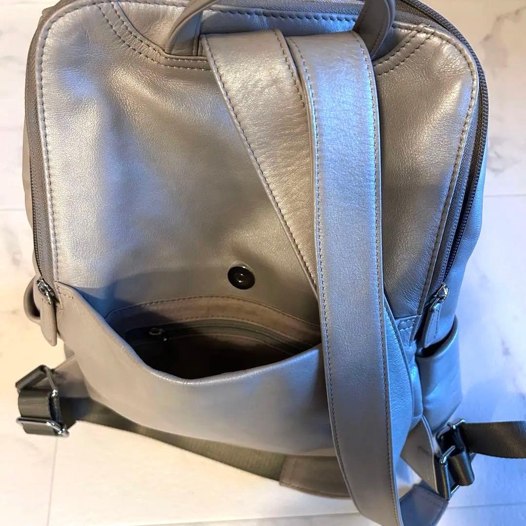 イアパピヨネ　レザー　スタンドリュック２