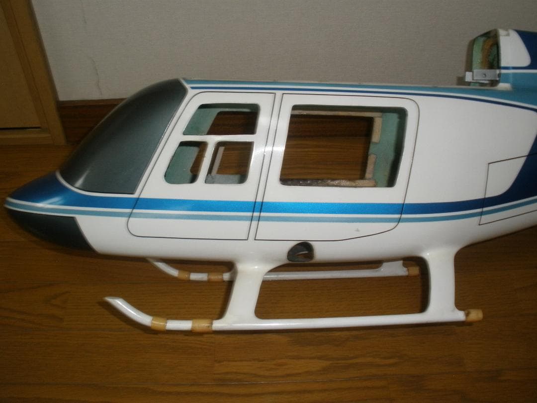 ラジコンヘリコプター ジェットレンジャー グラスボディ（脚付き