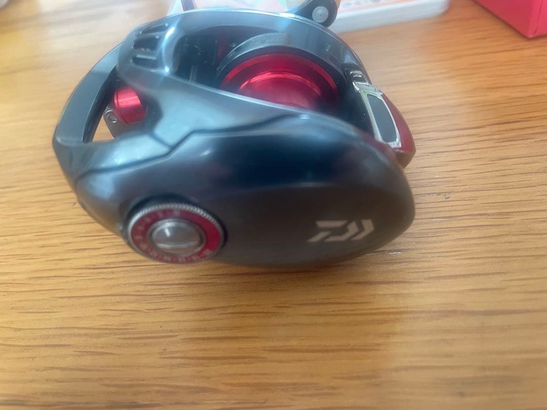 17タトゥーラ ZPIスプール RCSコルクノブ、ドラグ付の通販はau PAY