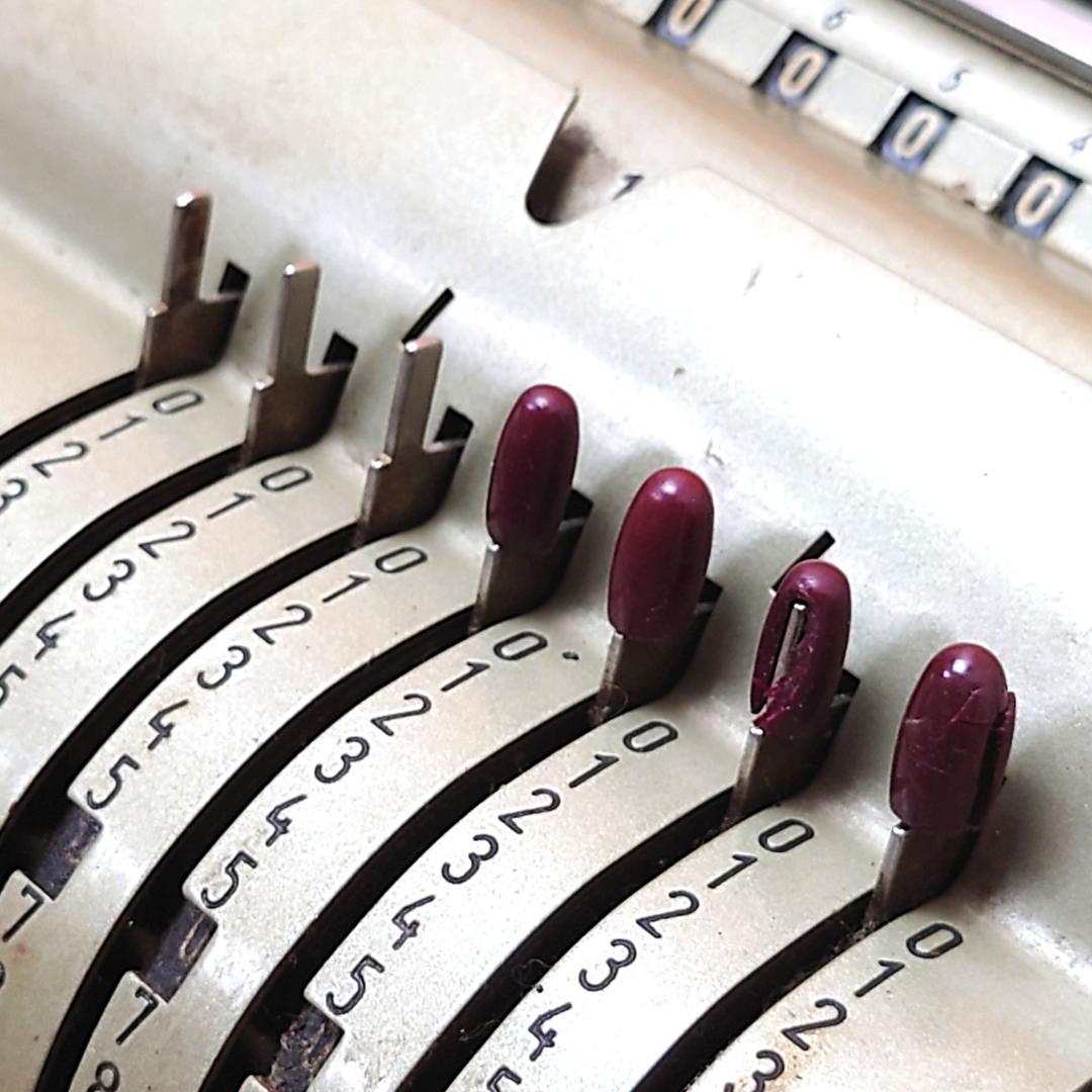 【動作未確認】 brunsviga 11E 電動計算機 レトロ ジャンク扱いで