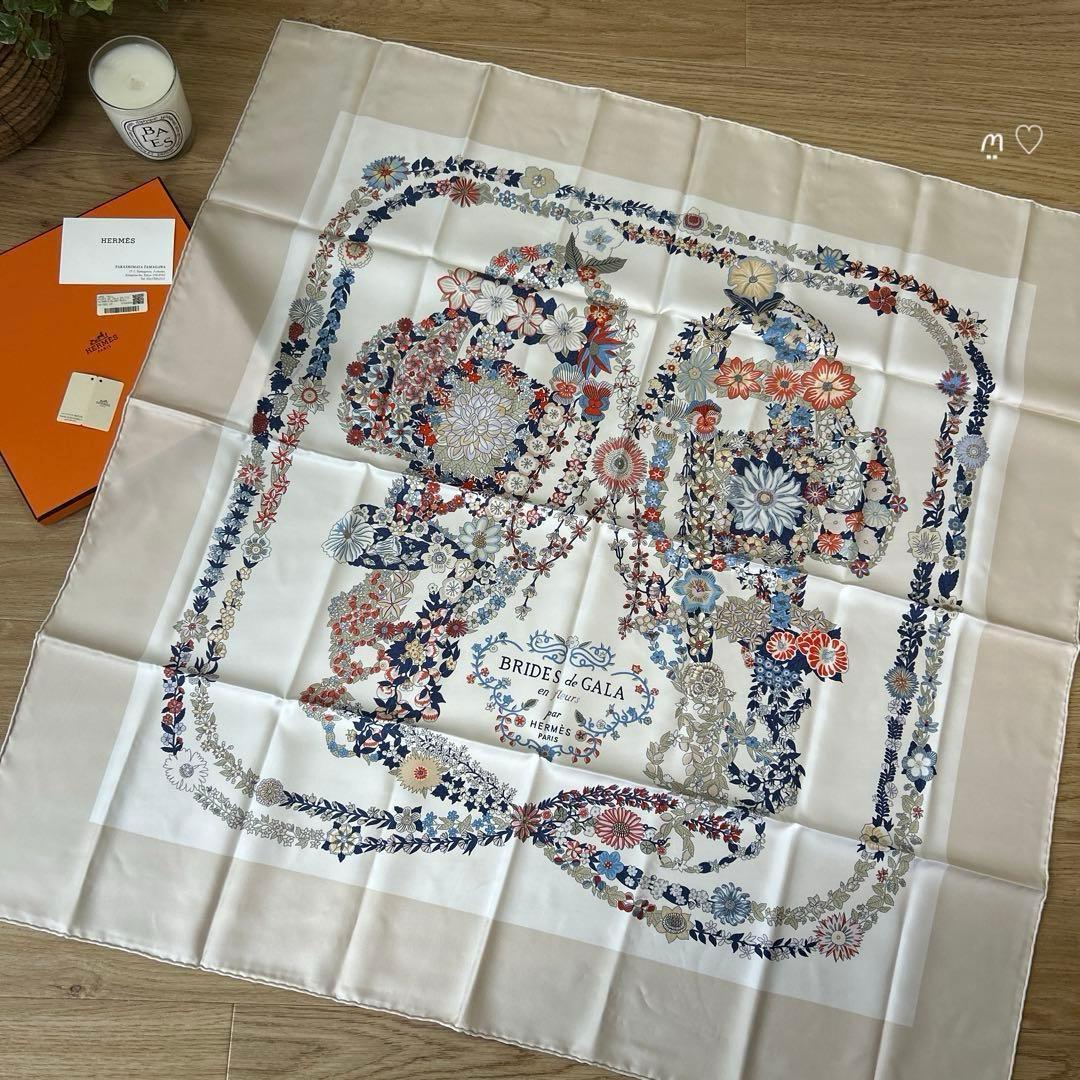 HERMESエルメス　カレ90　ブリッドドゥガラアンフルール　シルクスカーフ花柄