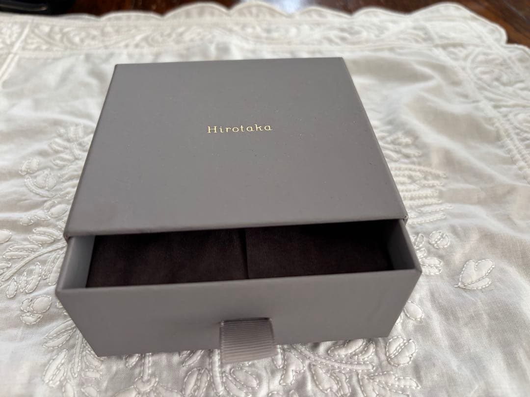 ヒロタカ ブラックダイヤモンド ショートアロー ピアス 両耳 - メルカリ