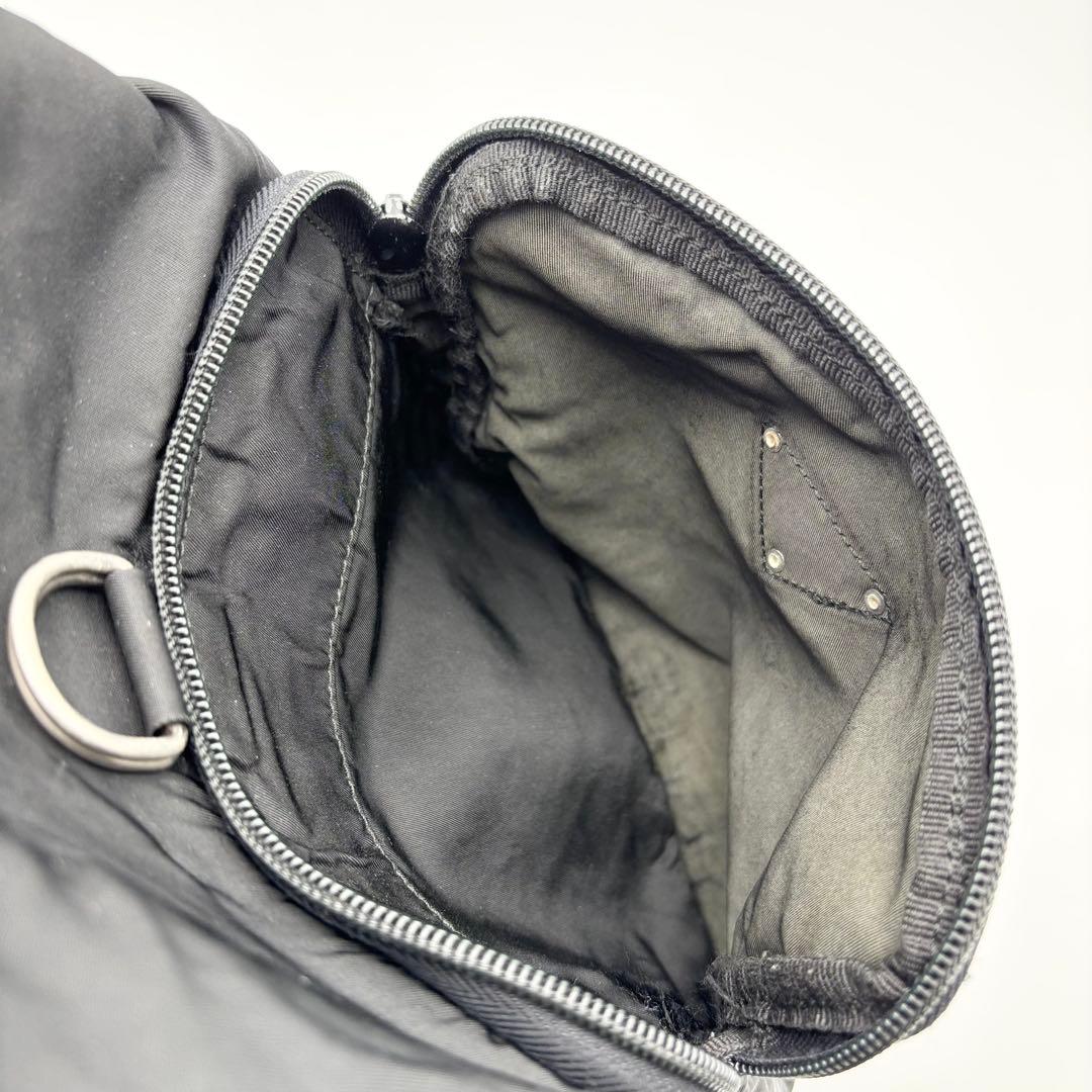 PRADA プラダ　ナイロンミニリュック　三角ロゴプレート