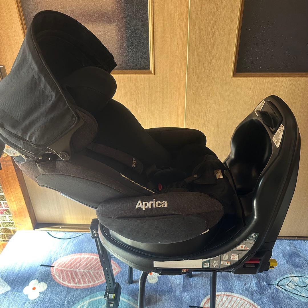 アップリカフラディアグロウ ISOFIX 回転 ピュアブラック93505