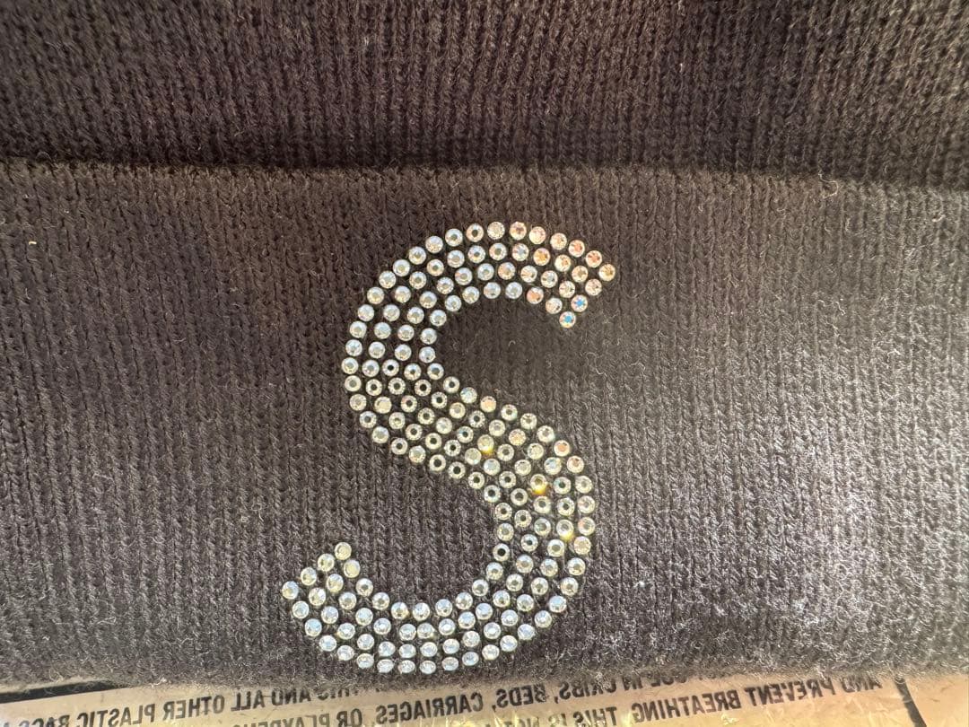 Supreme スワロフスキー　Sロゴニット帽