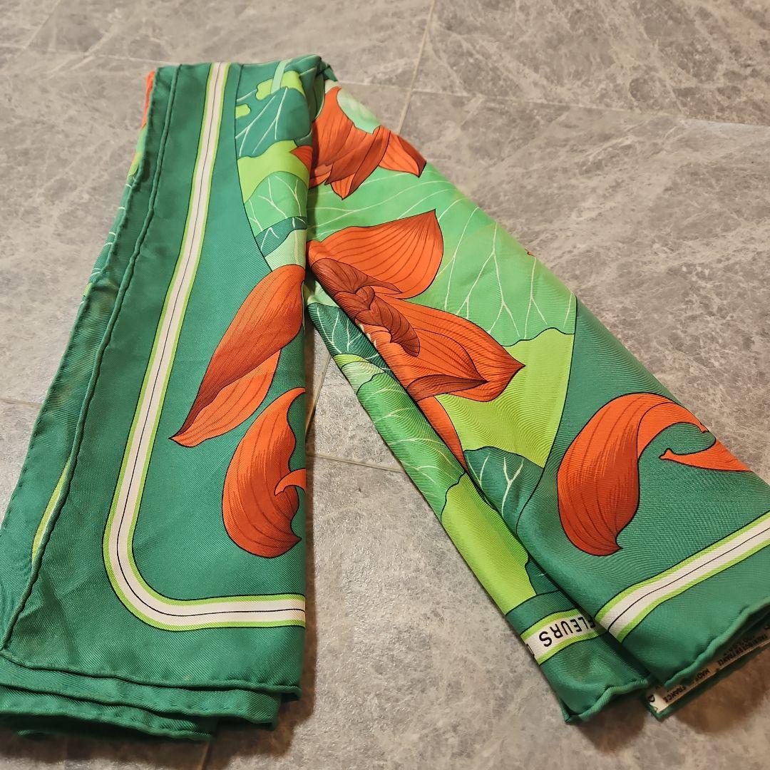 HERMÉS カレ90 FLEURS DE LOTUS スカーフ