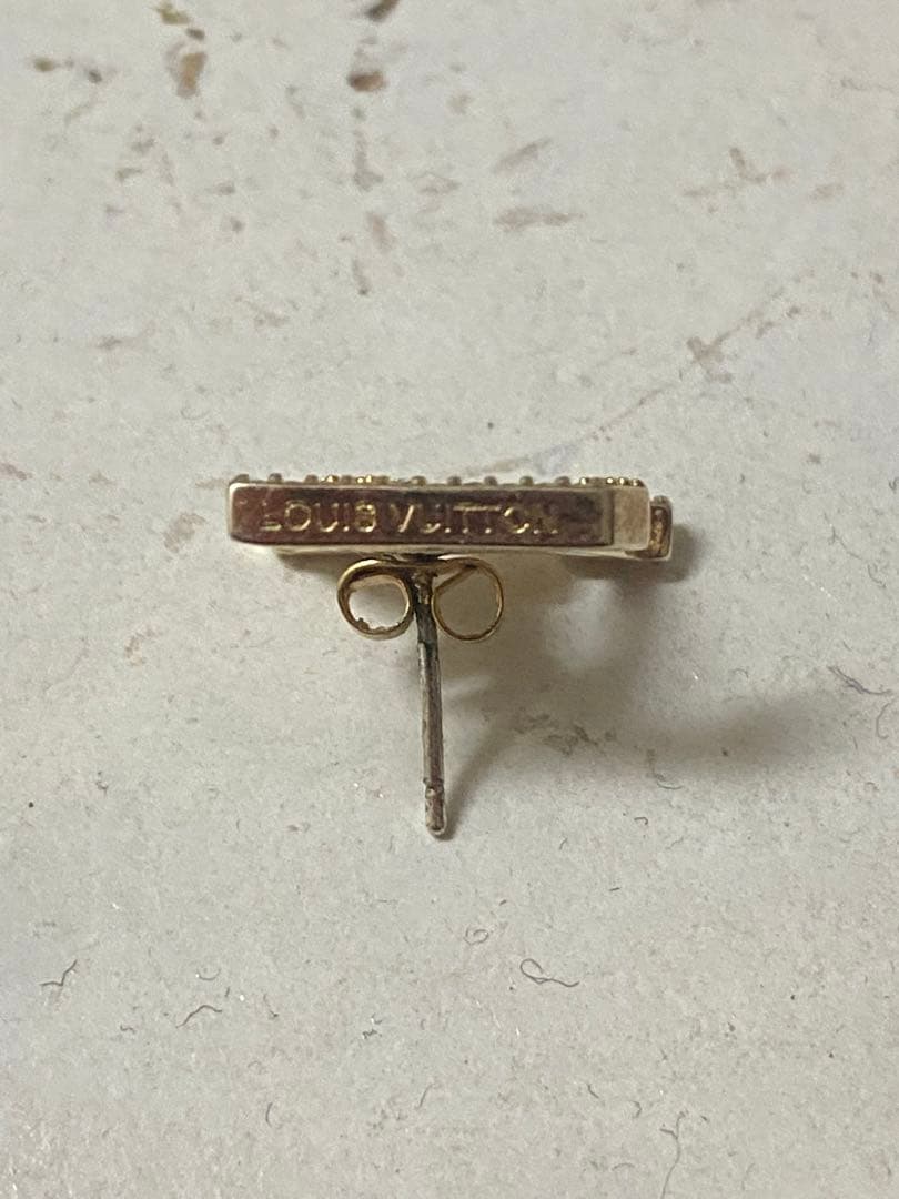 ルイヴィトン ピアス 片耳