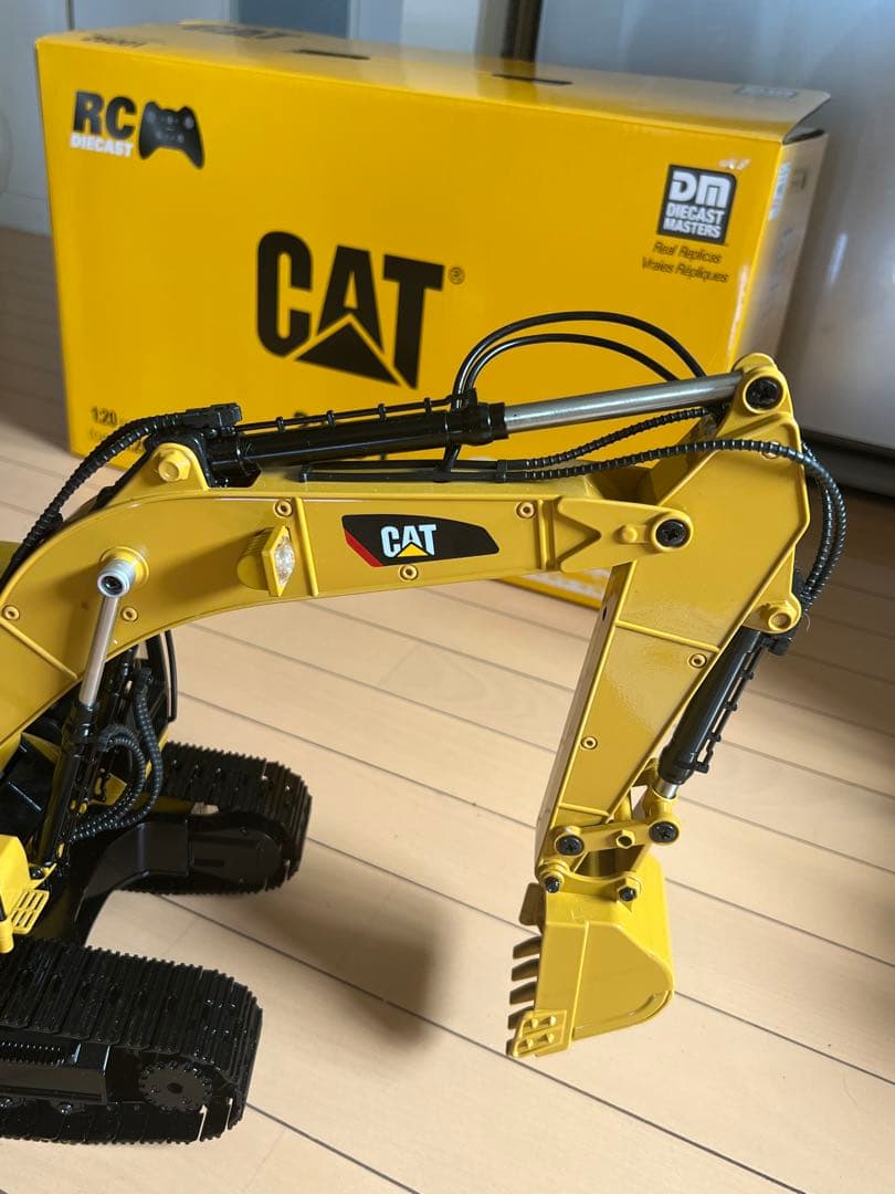 京商56621 1/20 油圧ショベル CAT330D L 動作確認済み - メルカリ