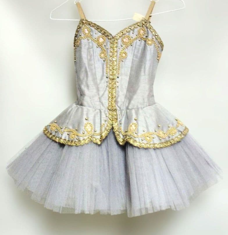 バレエ　グレー　チュチュ120cm台 4着まとめ　袖、冠ネックレス付 No1