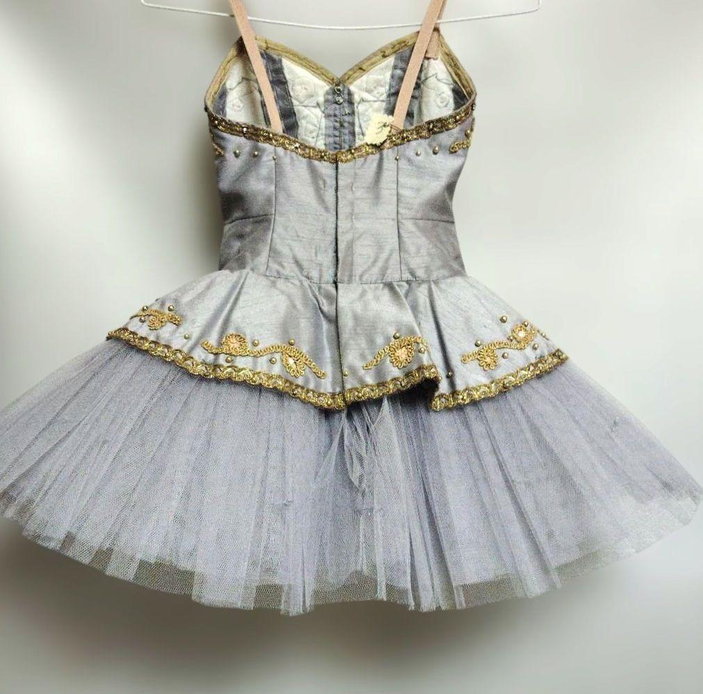 バレエ　グレー　チュチュ120cm台 4着まとめ　袖、冠ネックレス付 No1