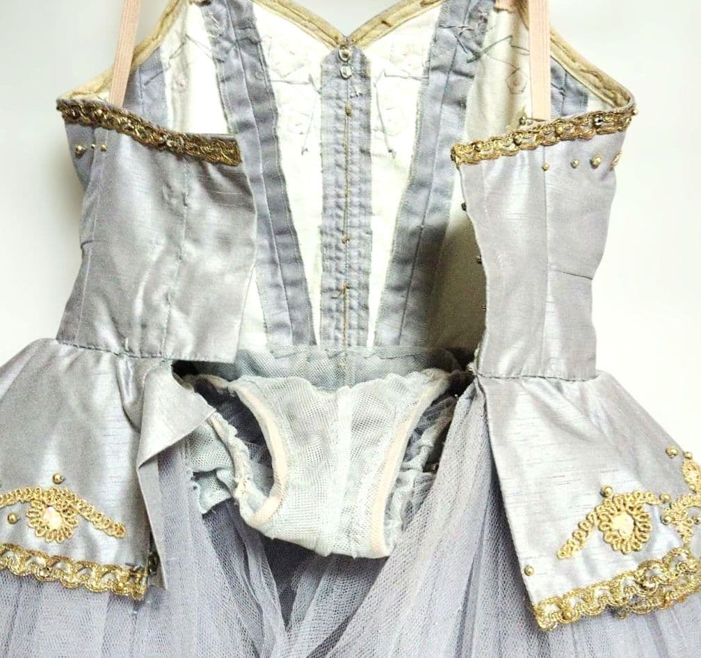 バレエ　グレー　チュチュ120cm台 4着まとめ　袖、冠ネックレス付 No1