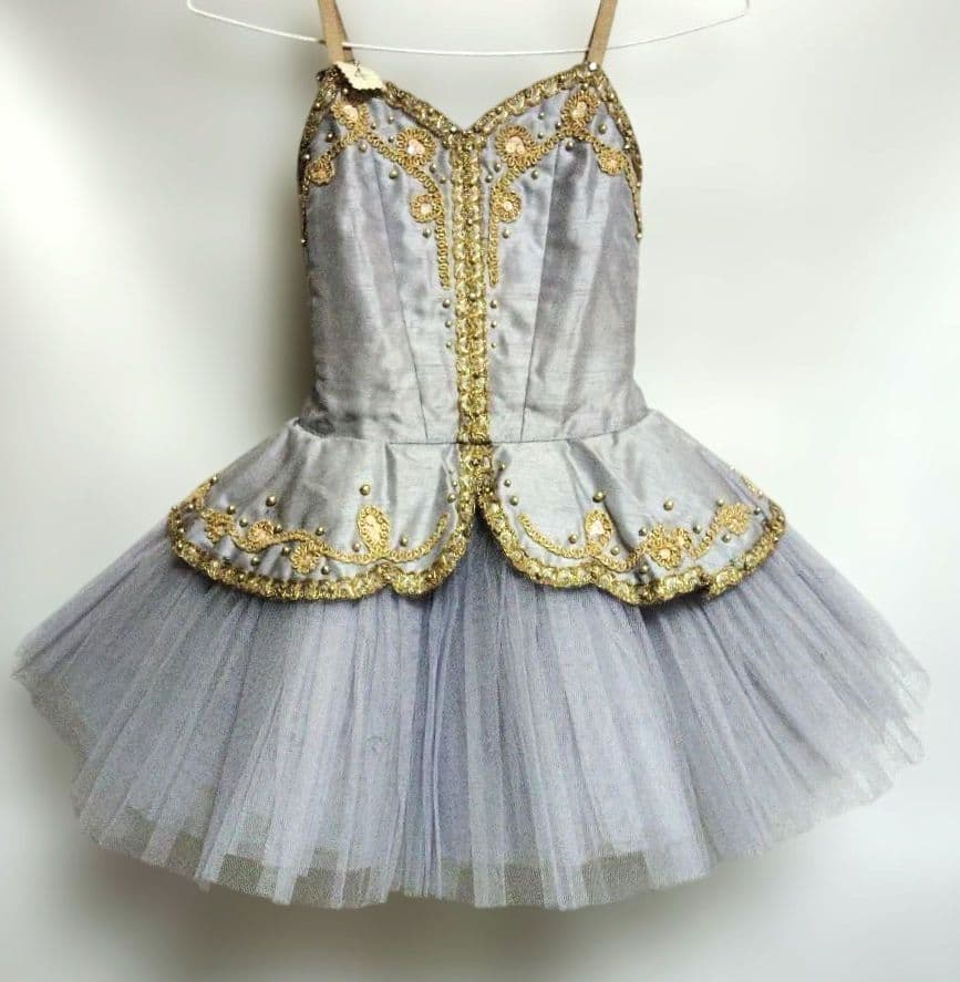 バレエ　グレー　チュチュ120cm台 4着まとめ　袖、冠ネックレス付 No1