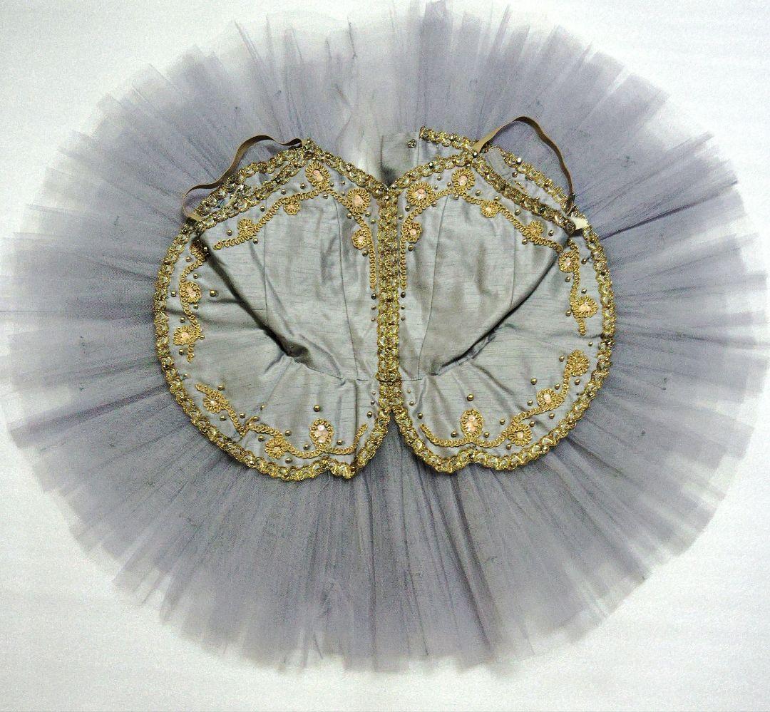 バレエ　グレー　チュチュ120cm台 4着まとめ　袖、冠ネックレス付 No1