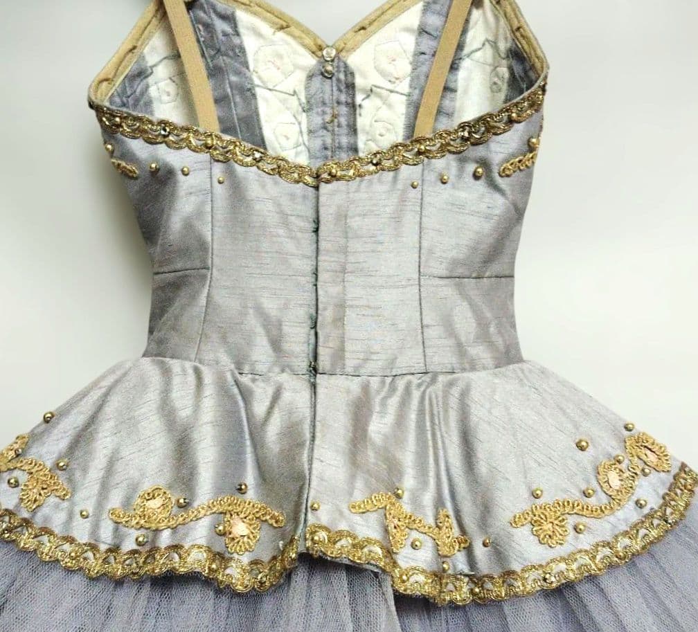 バレエ　グレー　チュチュ120cm台 4着まとめ　袖、冠ネックレス付 No1