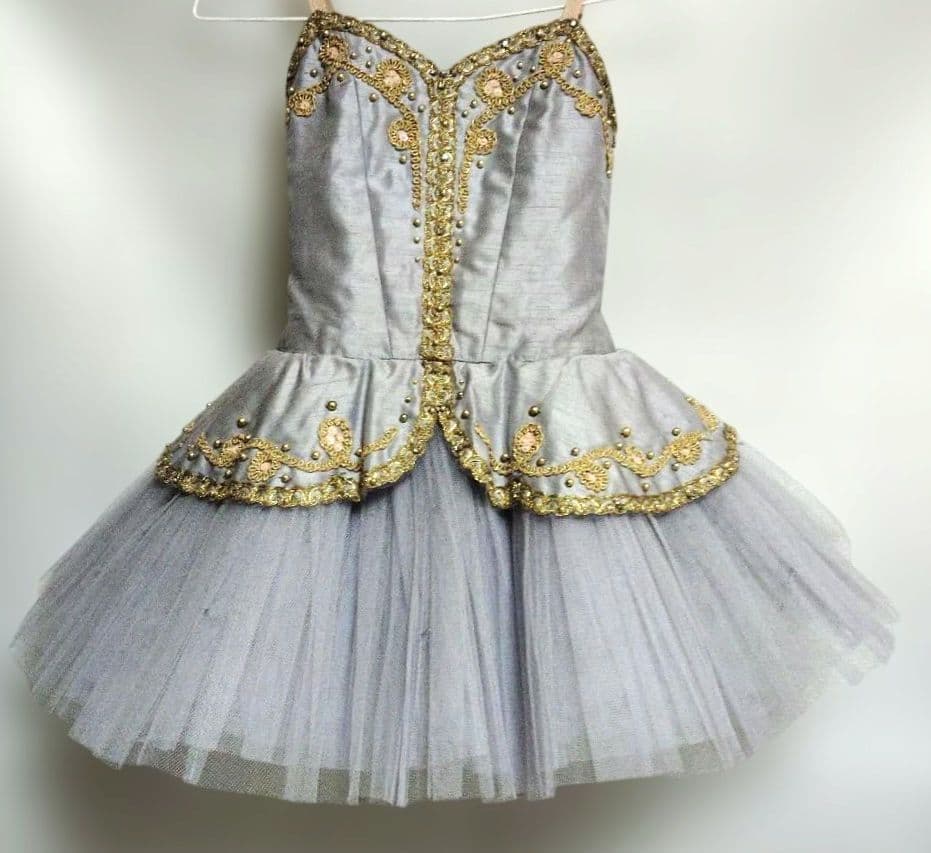 バレエ　グレー　チュチュ120cm台 4着まとめ　袖、冠ネックレス付 No1