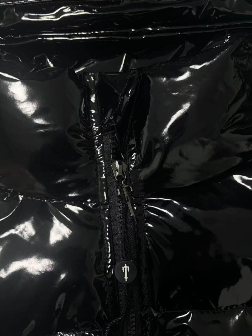 TRAPSTAR エナメルダウンジャケット Mサイズ ブラック 光沢 防寒 人気