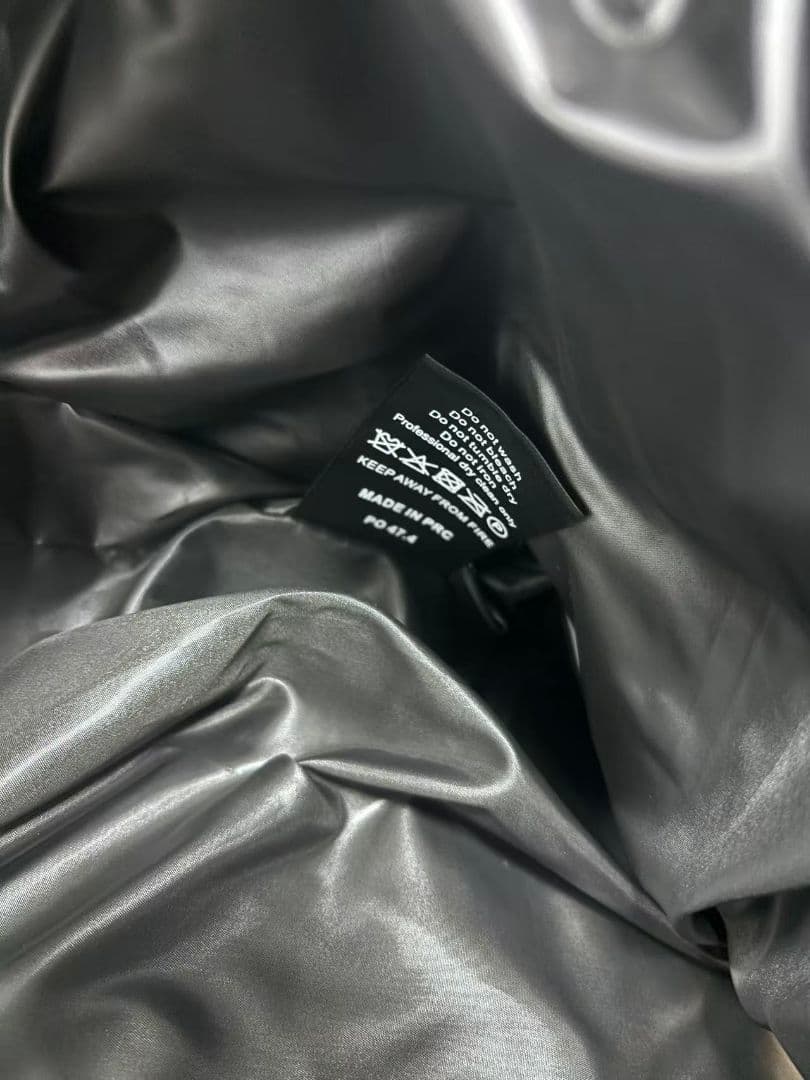 TRAPSTAR エナメルダウンジャケット Mサイズ ブラック 光沢 防寒 人気