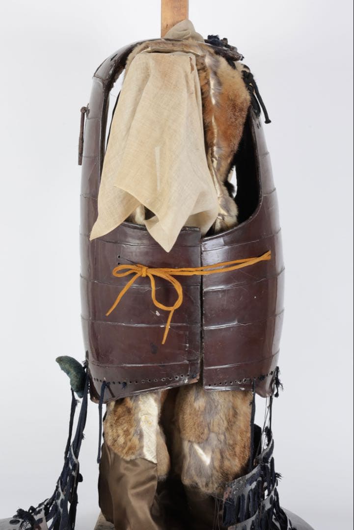 【江戸期】漆塗横剥二枚胴 毛皮羽織 草摺甲冑 鎧 武士具 時代武具 古美術 骨董