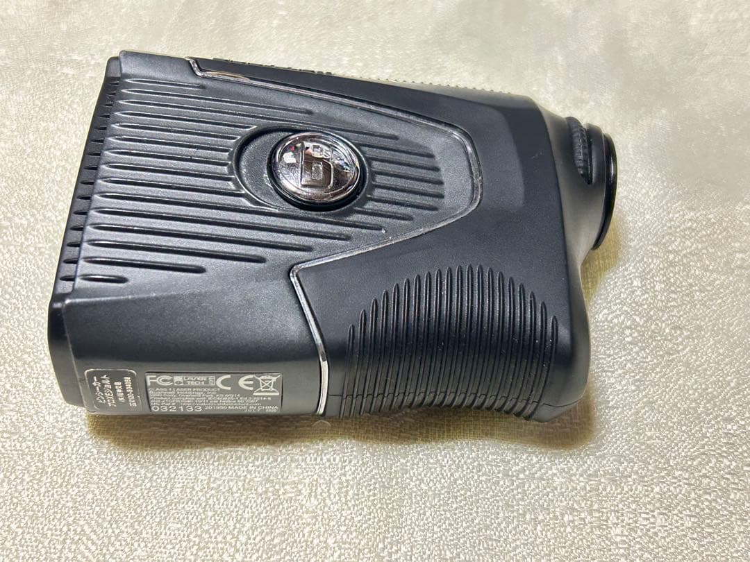 Bushnell PRO XE ゴルフ用距離計 (ケース付き）