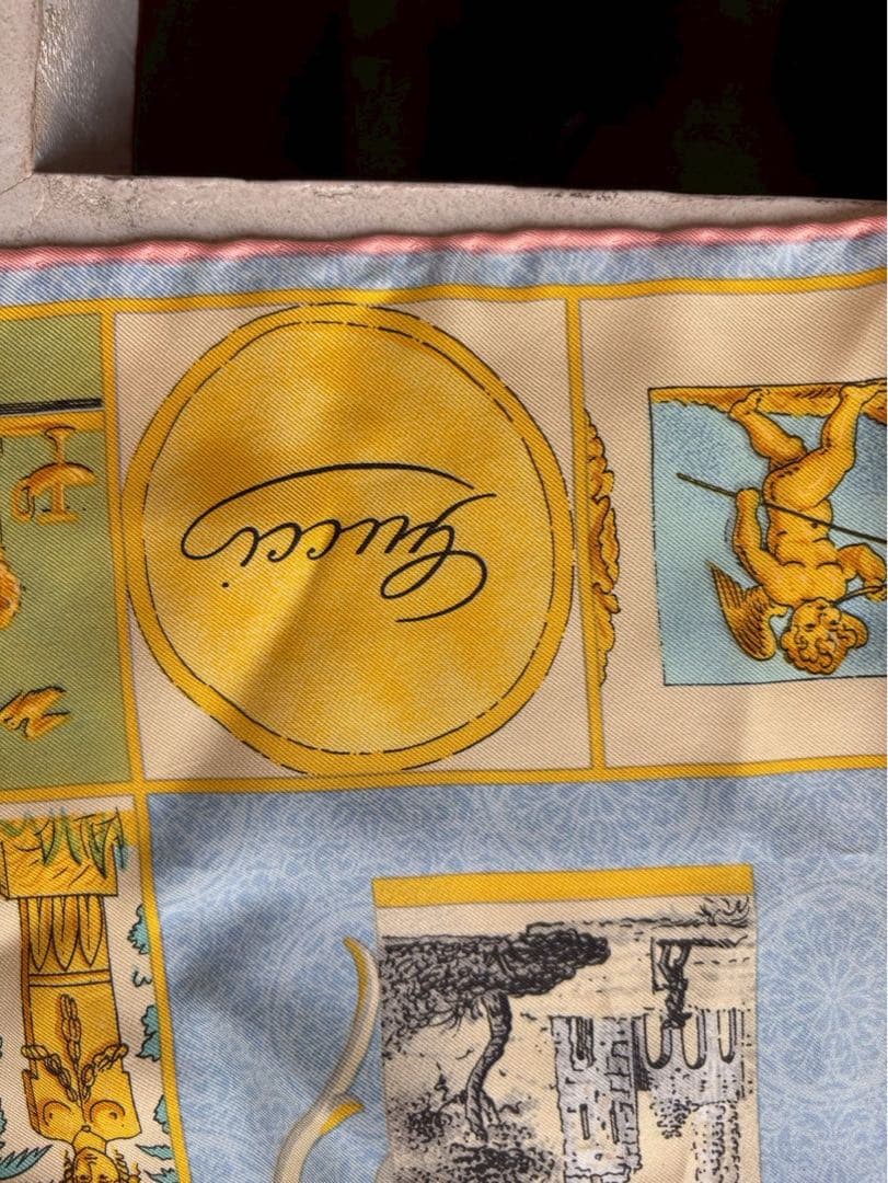 極美品】GUCCI シルクスカーフ 多様なカップデザイン 85✖️85サイズ