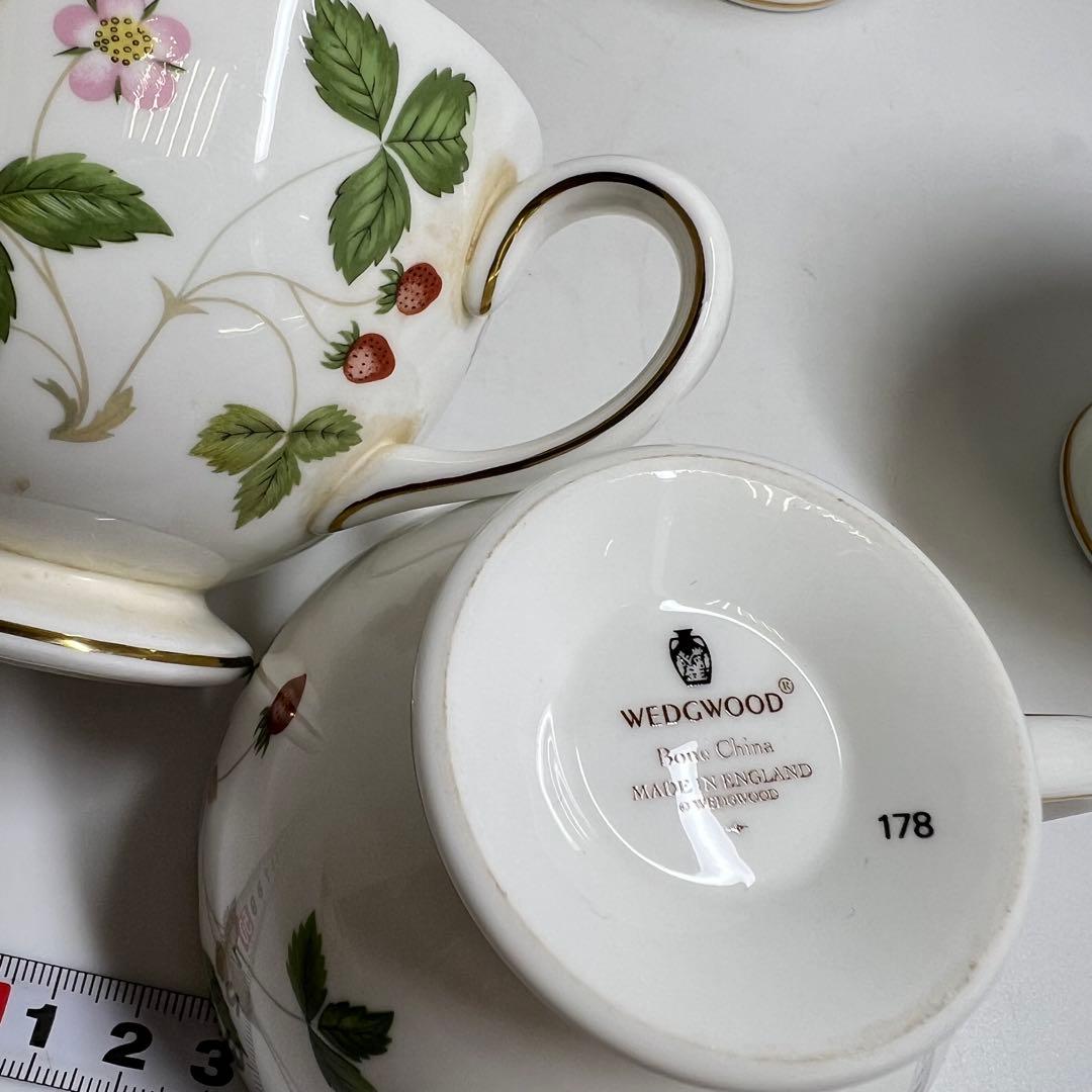ウエッジウッド　ワイルドストロベリー　カップ&ソーサ、プレートセット