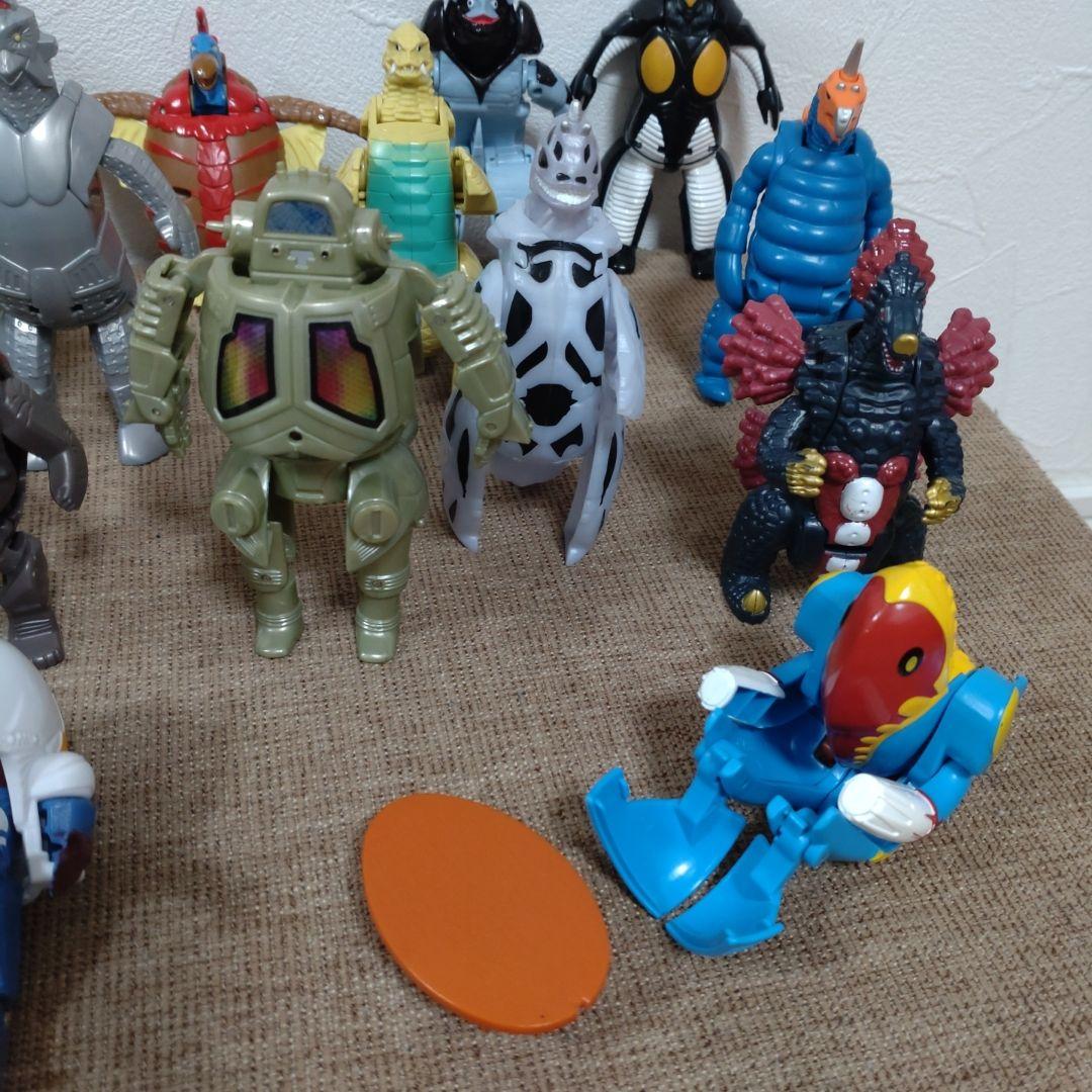 ウルトラエッグ24体&バトルアタッシュケース青、ジャンク1体おまけつき