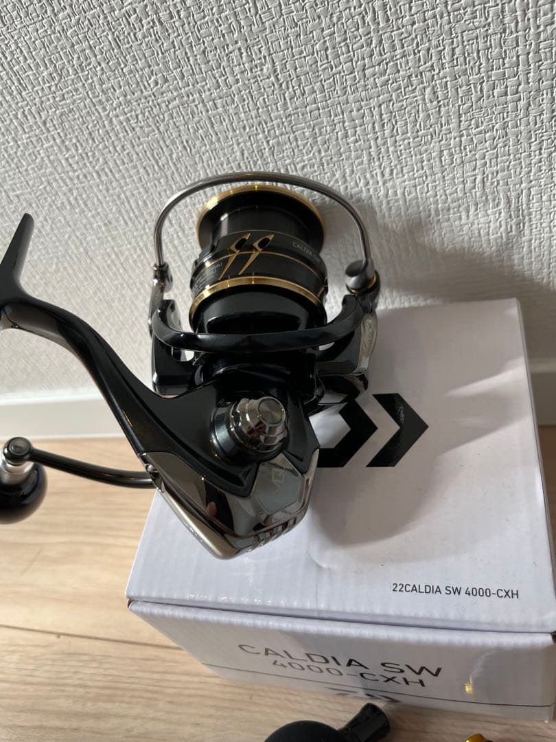 新品同様　ダイワ スピニングリール 22カルディア SW 4000-CXH