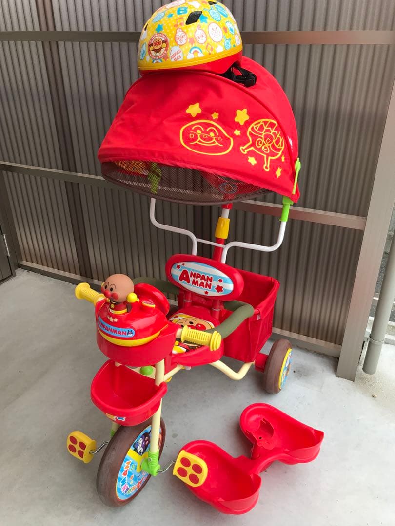 アンパンマン 三輪車 ヘルメット付　音楽ボタン付き 赤