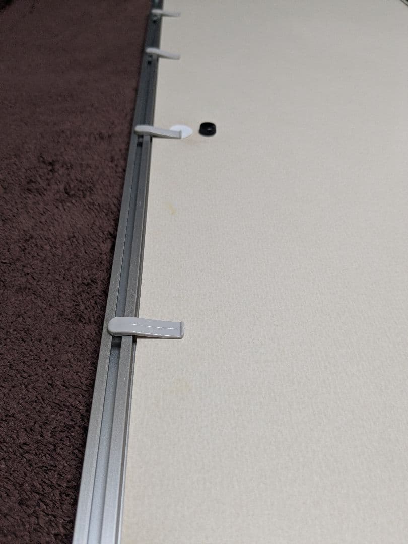 ユニフォーム額 額縁のタカハシ製 (室内紫外線カット×シルバー×背景:白木目)