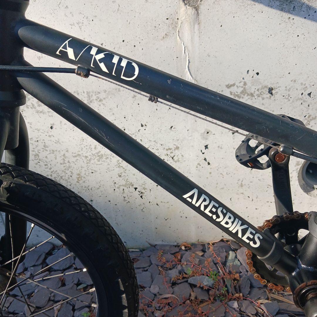 【補助輪付き】Ares Bikes 16インチ マットブラック