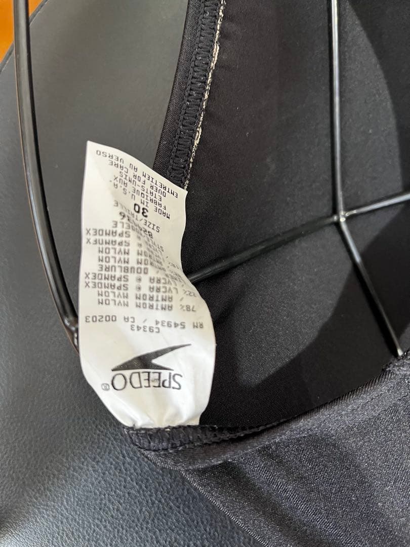 競泳水着スピード ライフガード水着 やや光沢黒 シャーリング加工水着ピーチヒップ