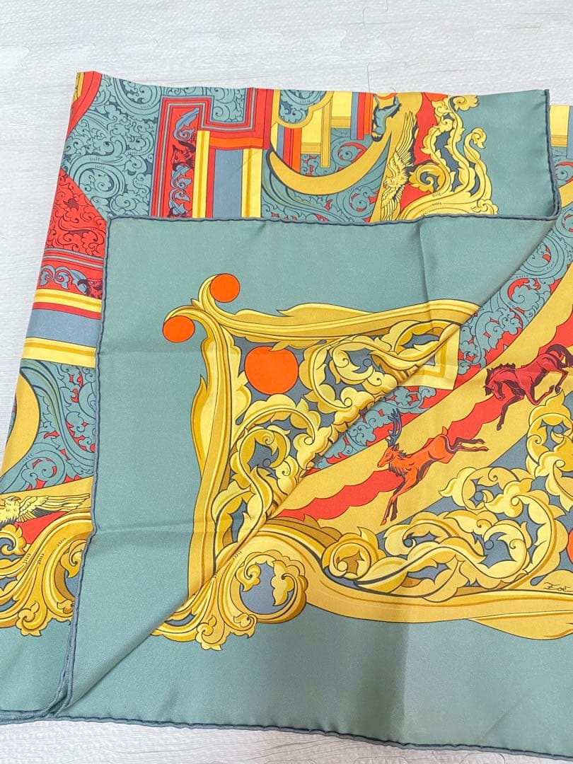 【極美品】エルメスカレ90スカーフANIMAUX SOLAIRES太陽の動物たち