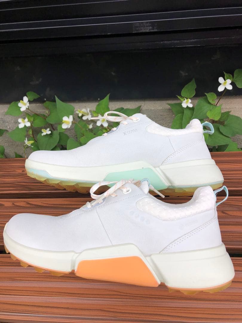 334番 超美品ECCO biom ゴルフシューズ38 24.0cmスパイクレス