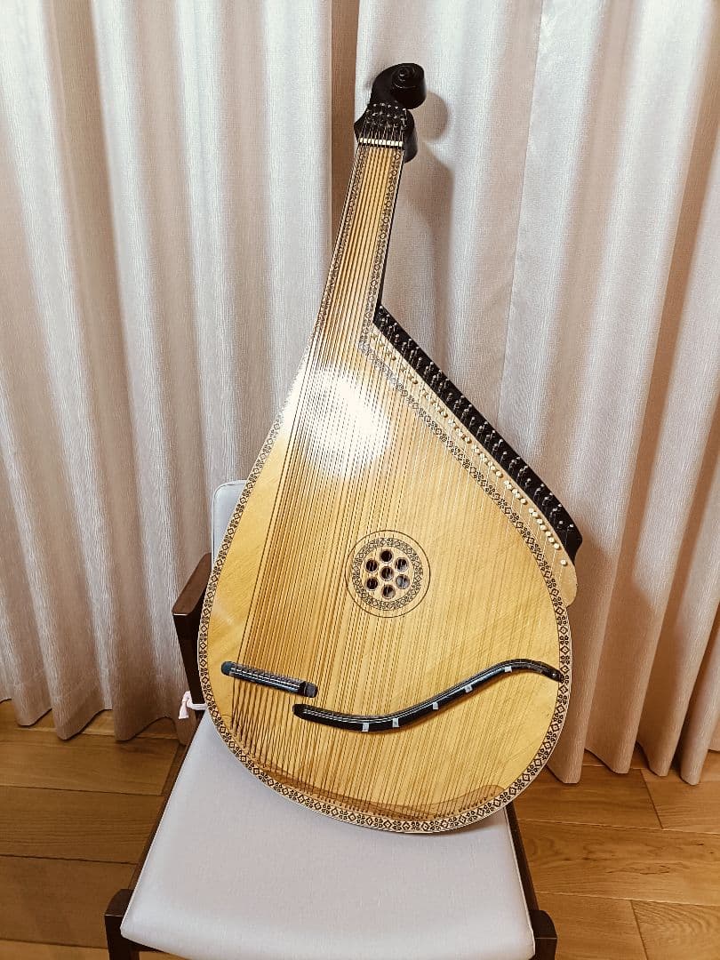 　楽器　バンデューラ　縦琴　ライアー　ハープ　ライヤー　民族楽器