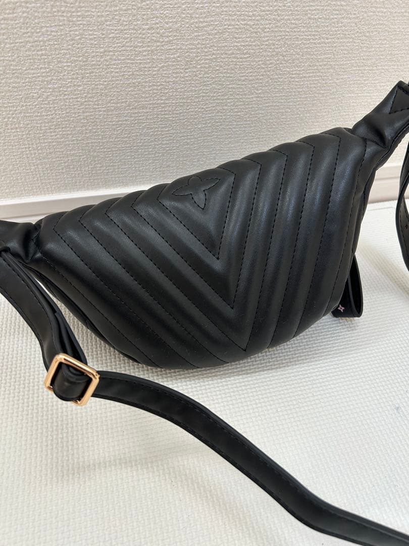 ボディバッグ　バッグ