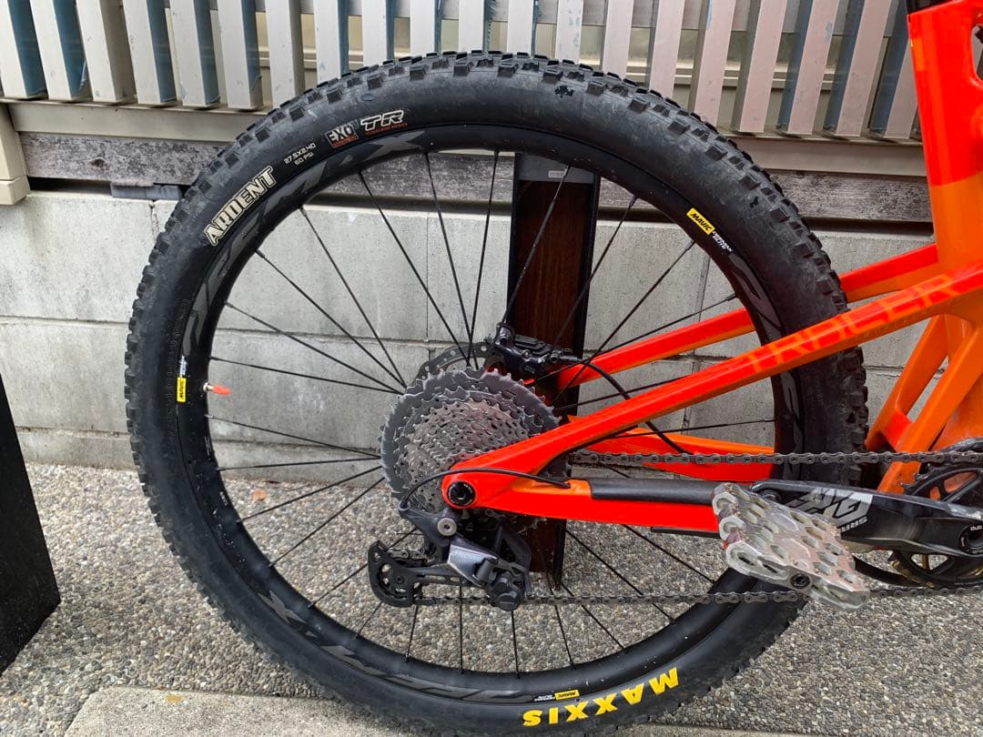 INTENSE TRACER 275 Mサイズ FOX カーボン インテンス