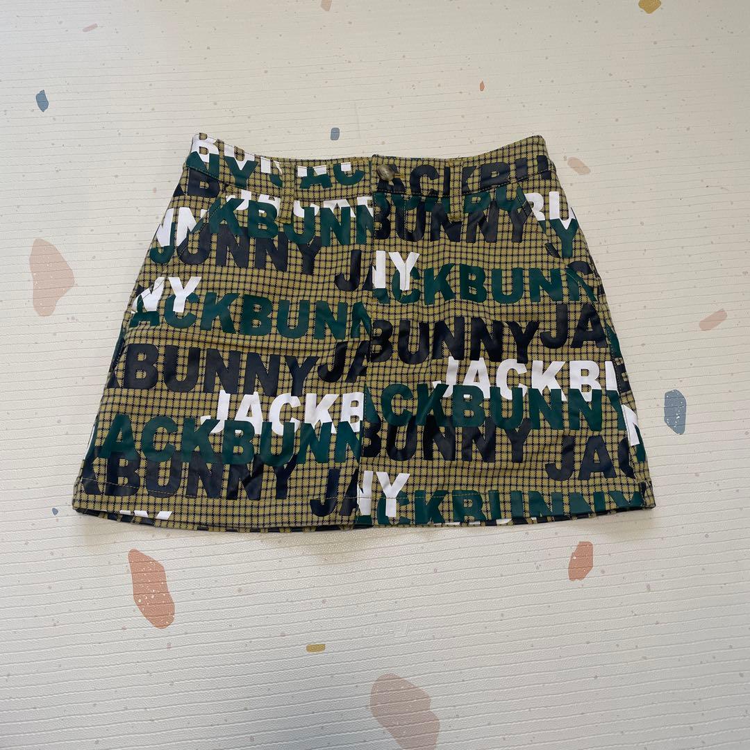 ジャックバニーのポロシャツとスカート
