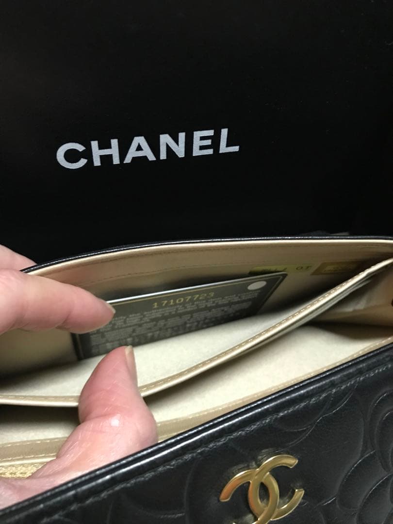 CHANEL カメリアエンボス 長財布