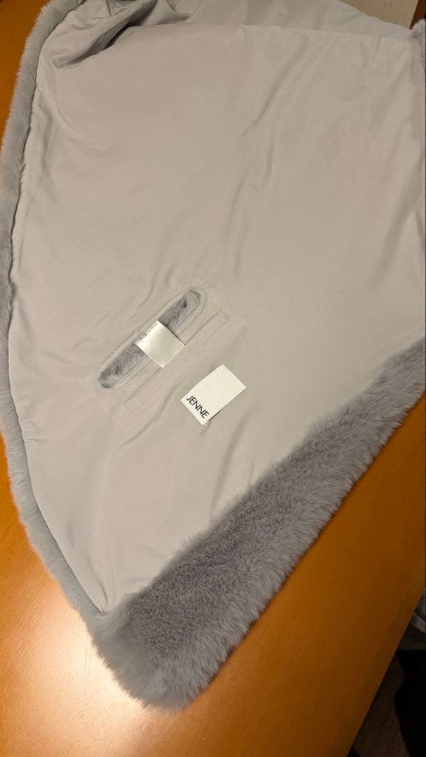 【極美品】Jenneリッチボリュームファーケープ ライトグレー