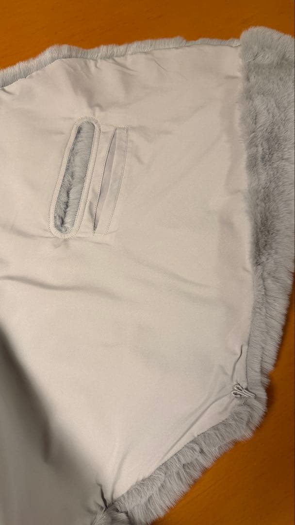 【極美品】Jenneリッチボリュームファーケープ ライトグレー