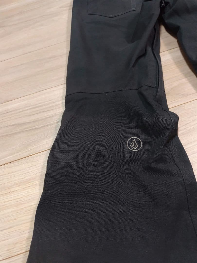 ボルコム（VOLCOM）レディースビブパンツ　Mサイズ