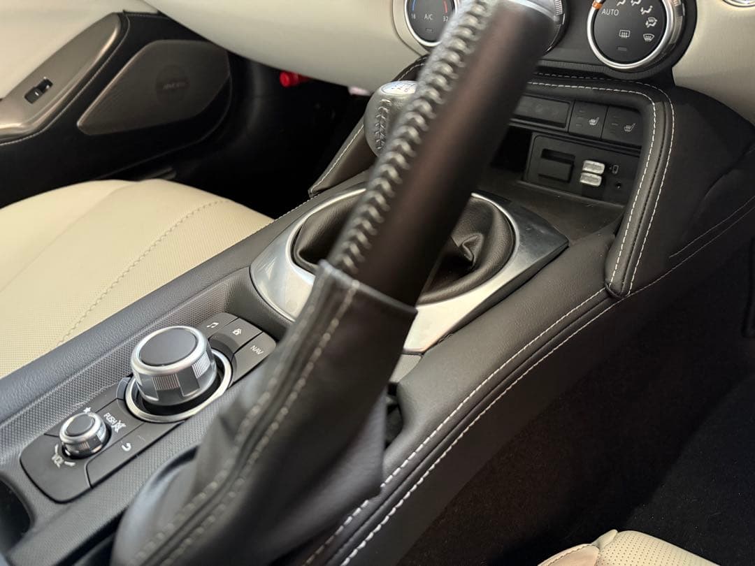 値下NDロードスター用LIBERALコンソール、リッド、センターフードジャケット