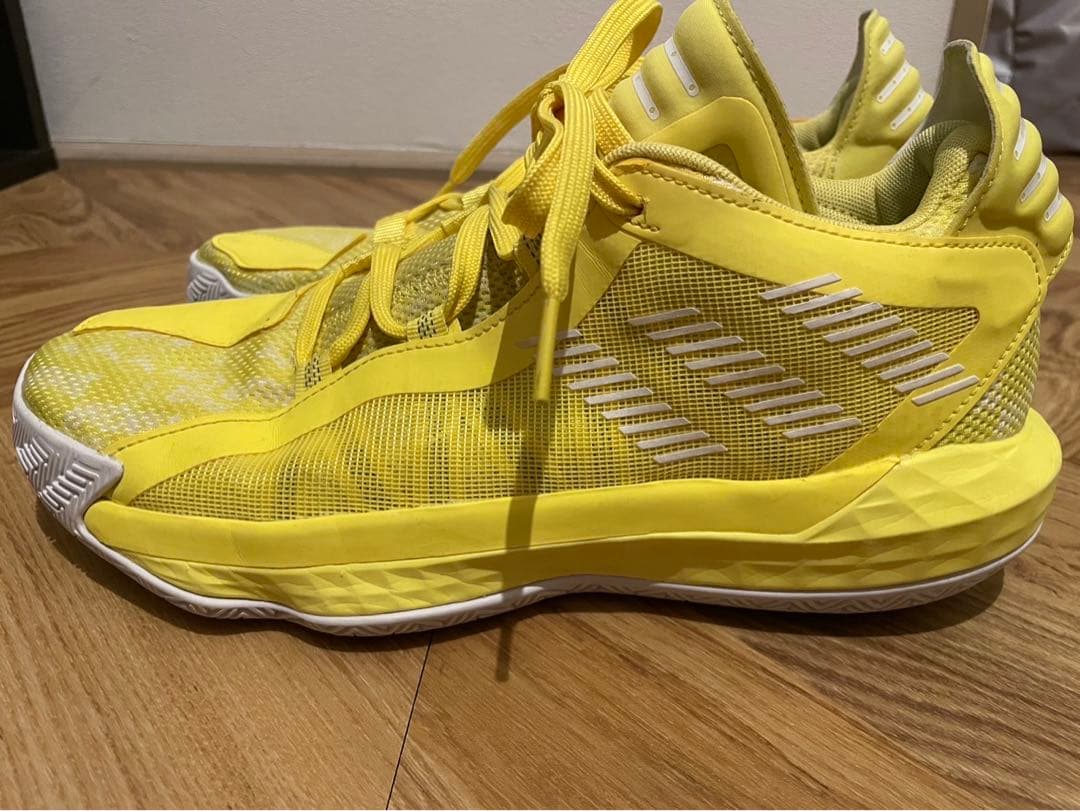 値段交渉可！【レアカラー！】アディダス デイム6